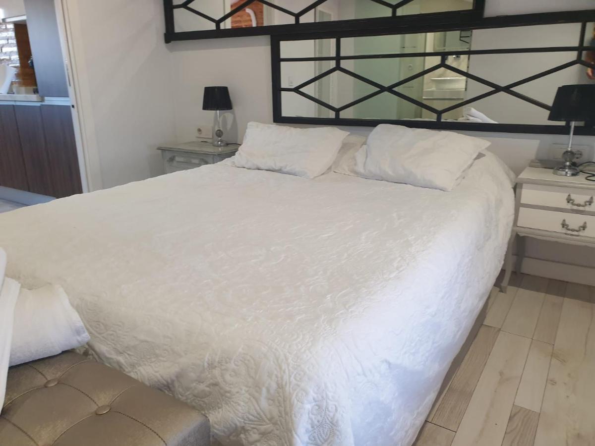 Atico Con Terraza Y Jacuzzi En El Centro Apartment บาเลนเซีย ภายนอก รูปภาพ