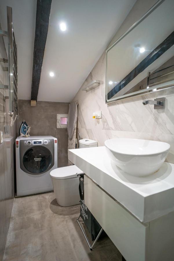 Atico Con Terraza Y Jacuzzi En El Centro Apartment บาเลนเซีย ห้อง รูปภาพ