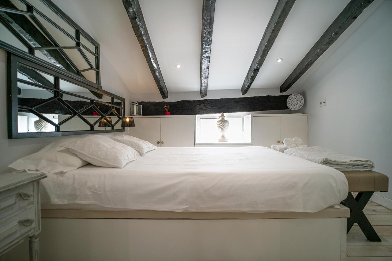 Atico Con Terraza Y Jacuzzi En El Centro Apartment บาเลนเซีย ห้อง รูปภาพ